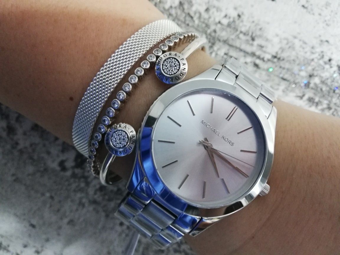 Michael Kors Runway Reloj de mujer con esfera plateada MK3178