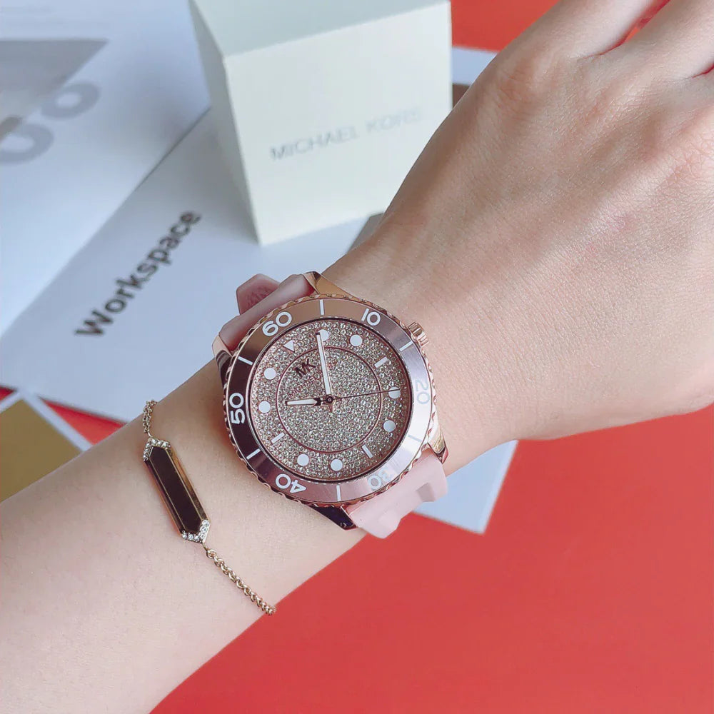 Michael Kors Runway Reloj de cuarzo con esfera de cristal rosa para mujer MK6854