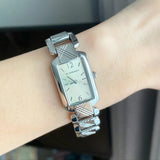 ساعة بربري النسائية ذات المينا الفضية والسوار الفولاذي الفضي - BU4212