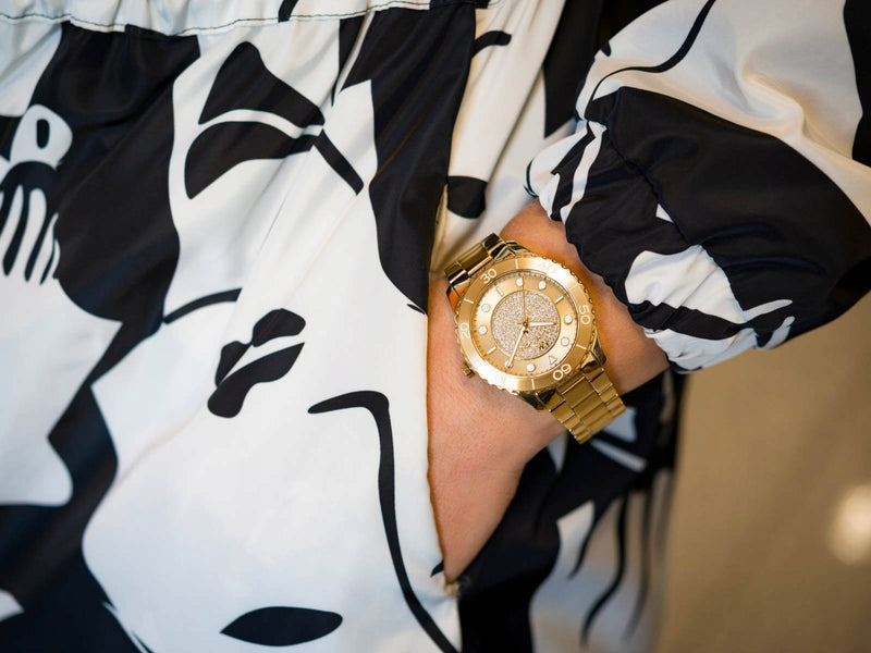 Michael Kors Runway Reloj de cuarzo con esfera dorada para mujer MK6911