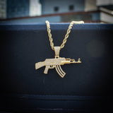 Big Daddy Iced Out AK-47 rifle colgante chapado en oro